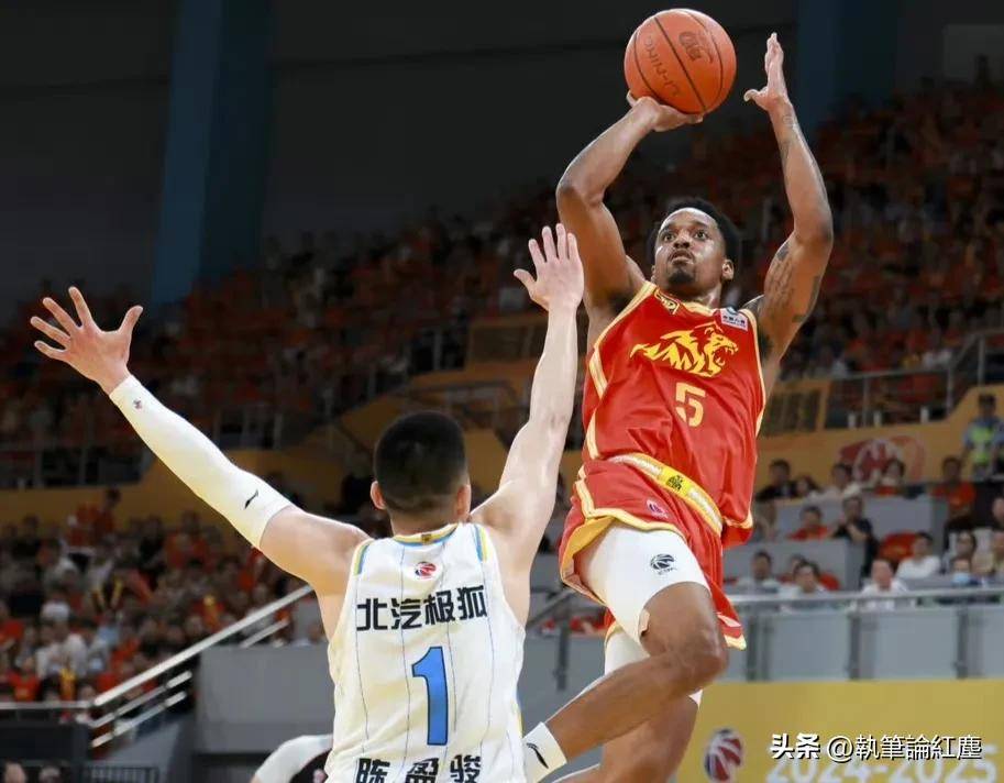 北京首钢大比分击败对手，保持领先优势