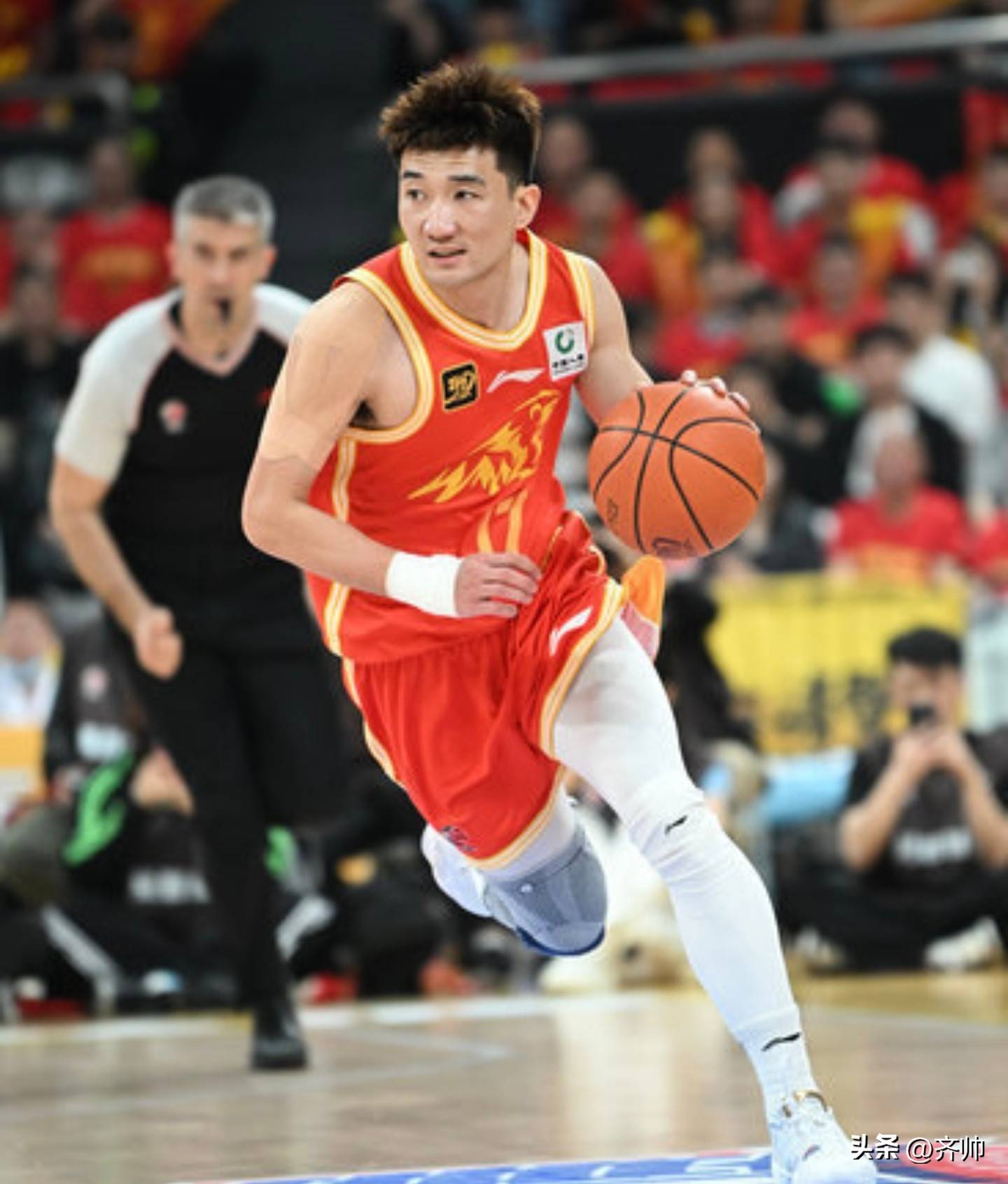 北京首钢大比分击败对手，保持领先优势